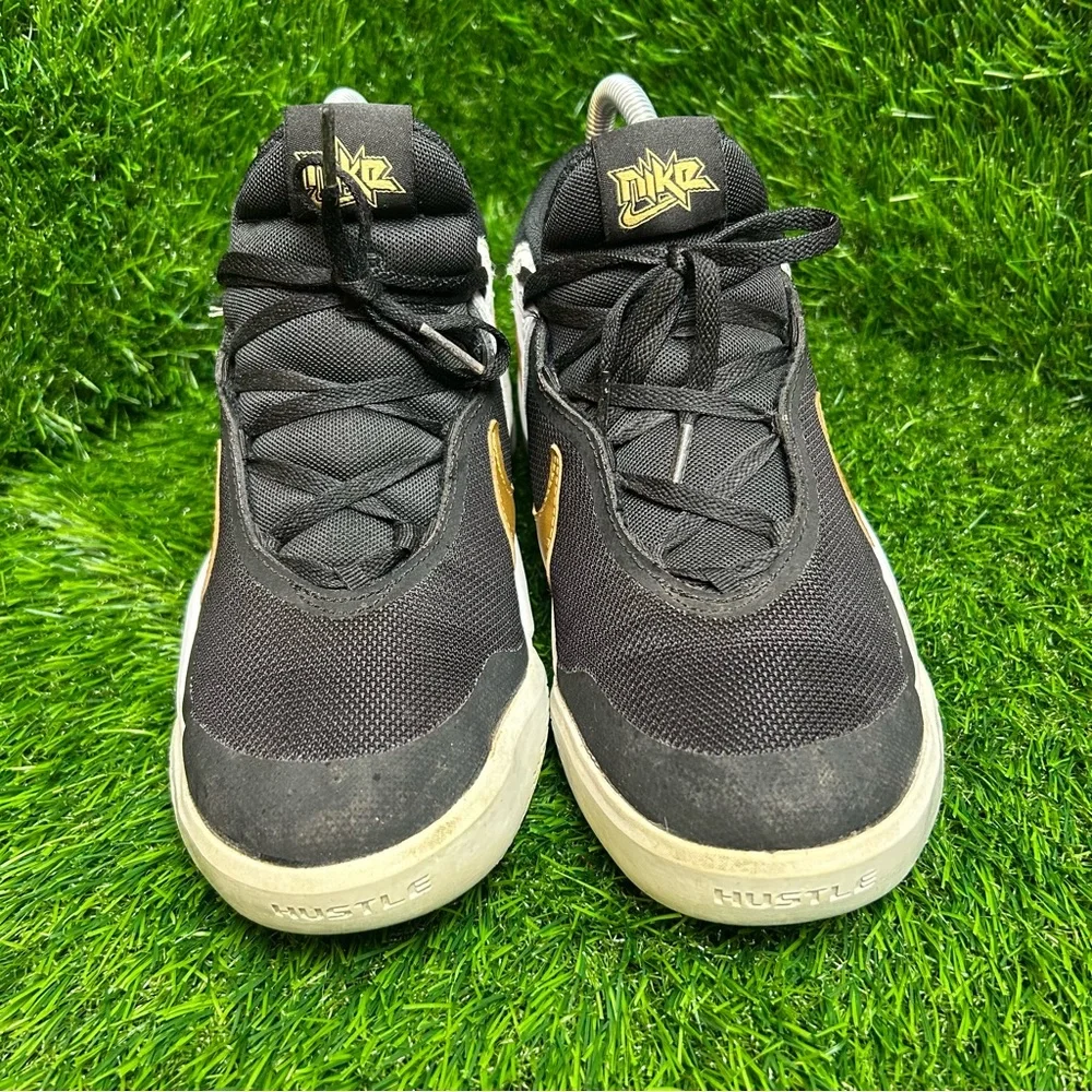 Nike Team‎ Hustle DX-SU21 Big Kid Basketball Shoes Black Gold CW6735-002 Sz 6y